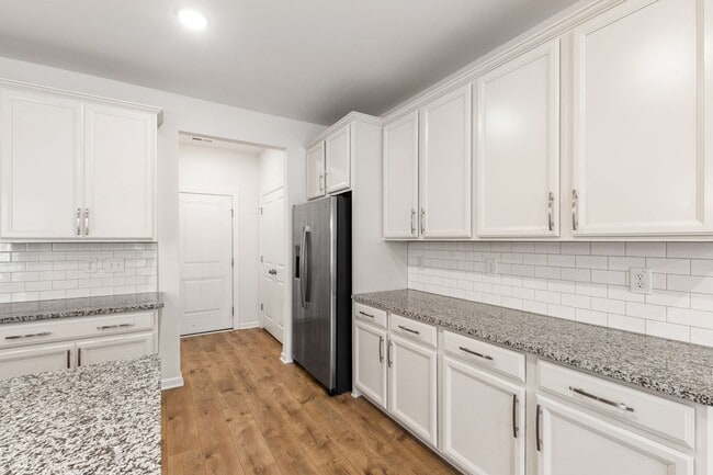 Building Photo - Beautifully Appointed Townhome in Prime Ho...