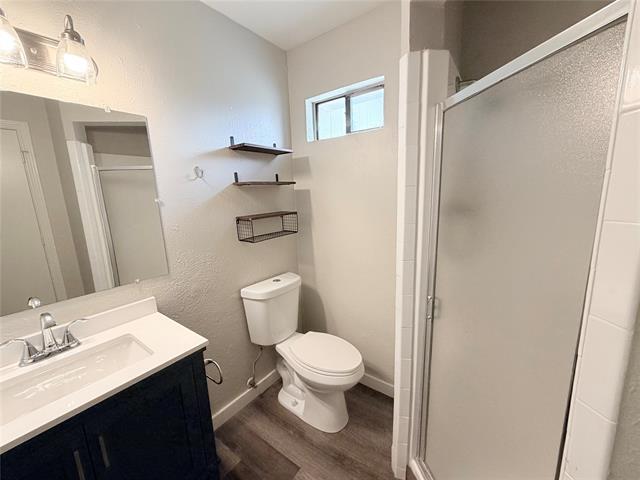 Building Photo - 2412 Lakeview Cir