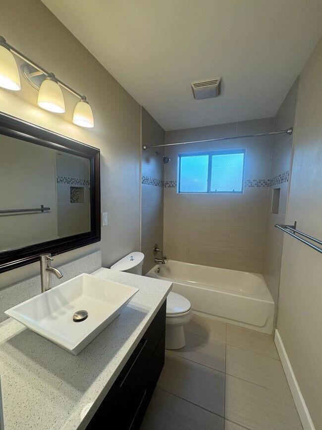 Building Photo - 3 bedroom home in Downtown Phoenix