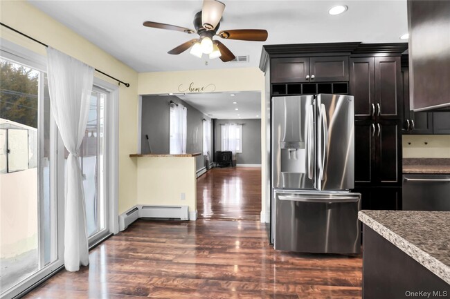 Building Photo - 11 Onyx Dr