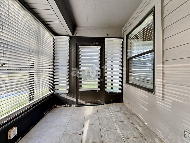 Building Photo - 7602 Putters Cove Dr