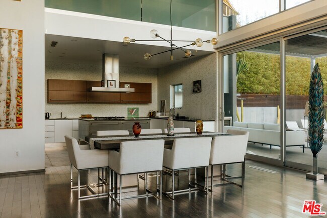 Building Photo - 2651 Nichols Canyon Rd