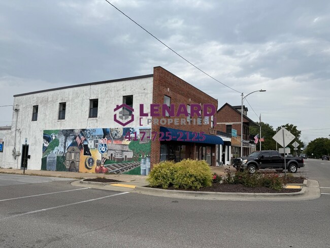Building Photo - N Clay