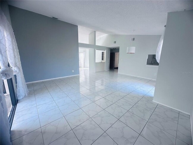 Building Photo - 6256 Gardenview Ct
