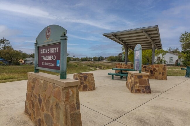 Building Photo - 125 Forrest Ave