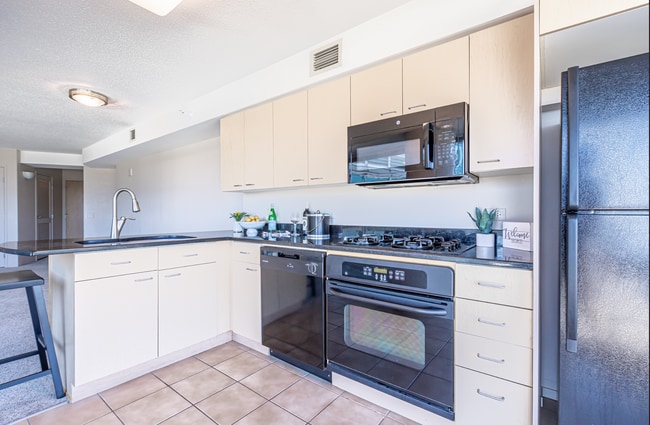 Building Photo - 1720 Maple Ave