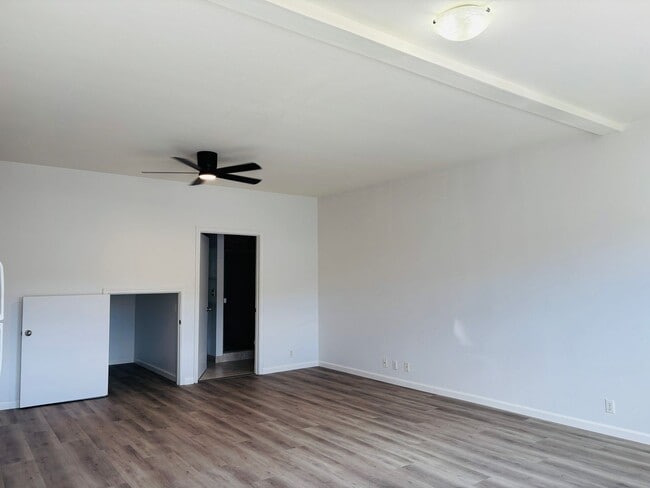 Building Photo - Excellent Studio in Pauoa with Parking