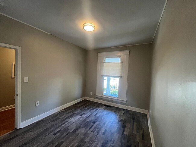 Building Photo - Cozy 3BR/1Ba house with small unfinished basement- LEASING SPECIAL - MOVE IN BY 5/31/2026 AND REC...