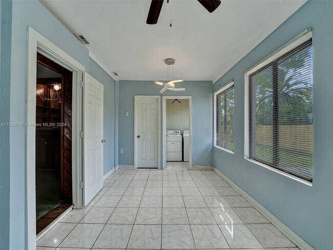 Building Photo - 1298 NE 39th St