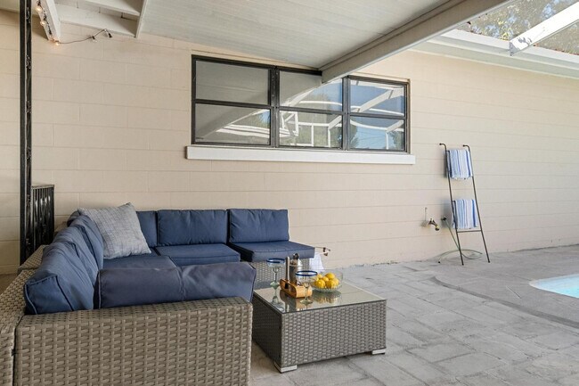 Building Photo - 919 Ave S SE