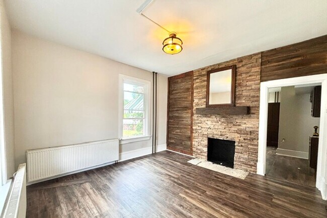 Building Photo - 3 bedroom/ 1.5 Bath Home for rent MAnor, PA 15665