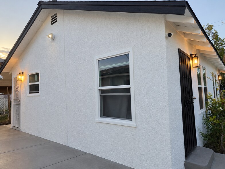 Middle unit - 229 W 84th St
