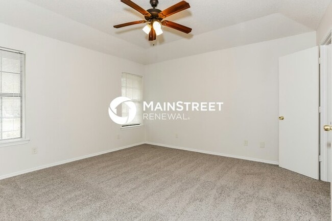 Building Photo - 3 Bedroom Pet-Friendly Home in Crowley, TX with Main Street Renewal