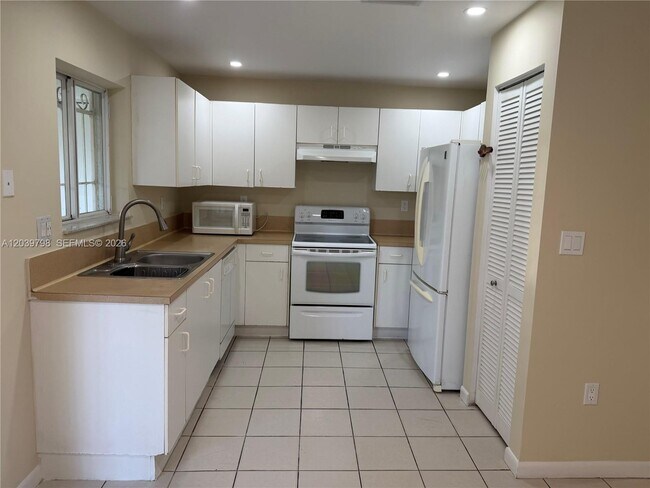 Building Photo - 17740 SW 103rd Ave