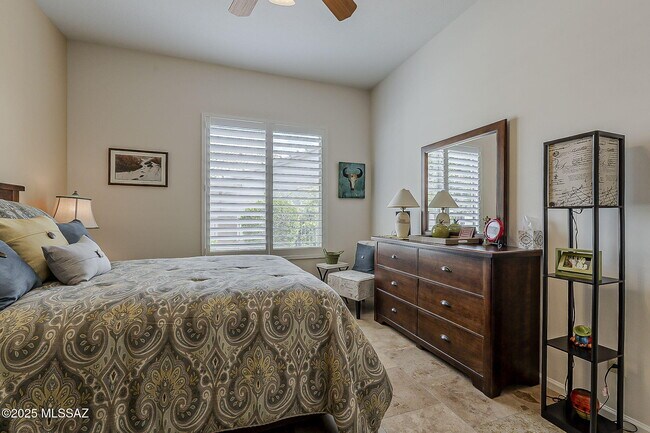 Building Photo - 65473 E Rose Ridge Dr
