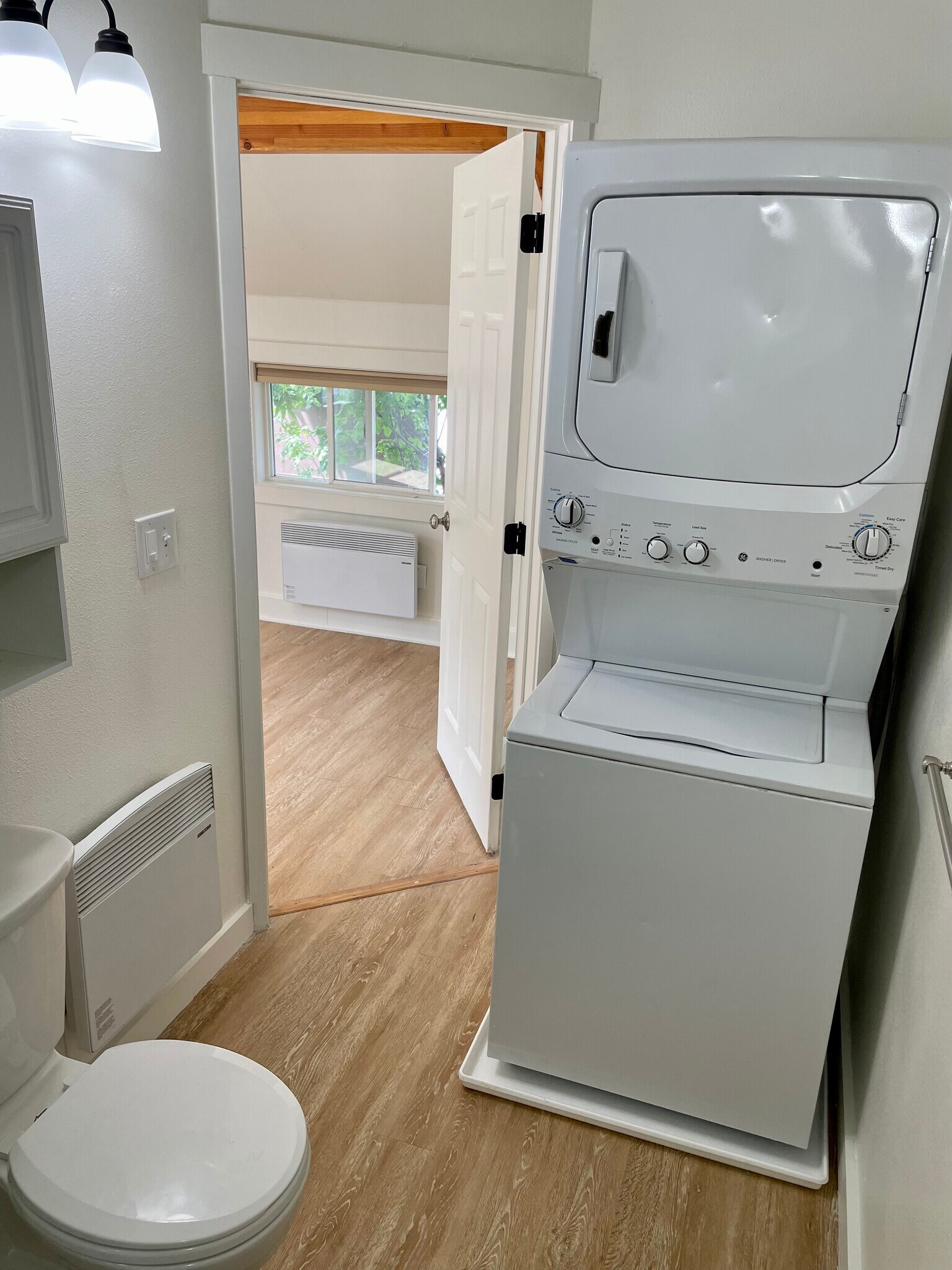 Unit 3 Bath/Laundry - 203 S Division St