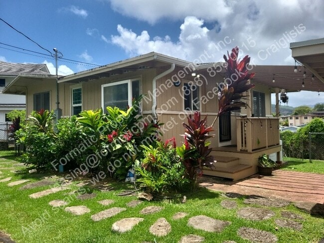 Building Photo - Charming 3-Bedroom Pet-Friendly Home with ...