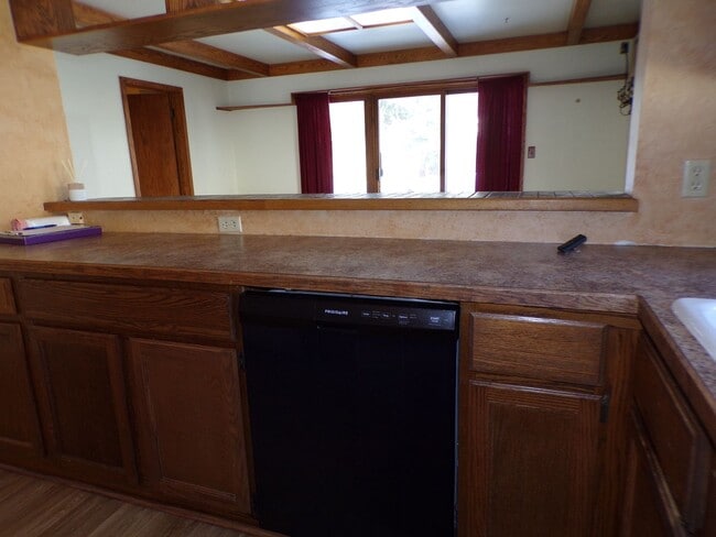 Building Photo - Light-Filled Home in Ideal Traverse City Neighborhood