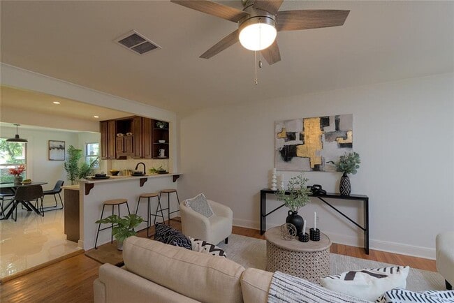 Building Photo - 1505 Karen Ave