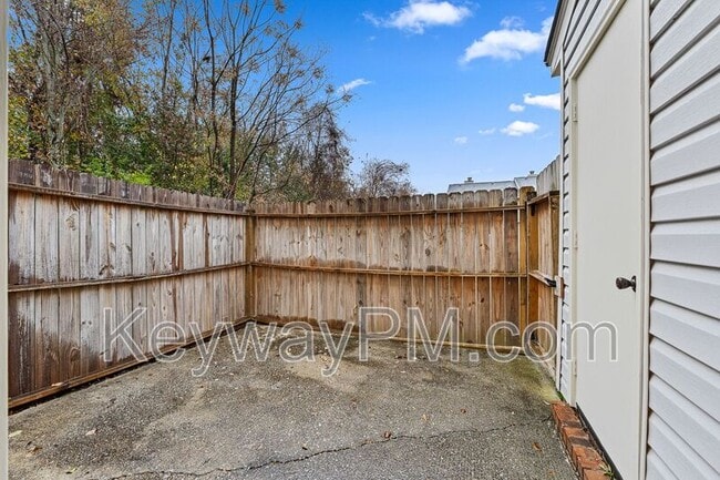 Building Photo - 3920 Almon Dr