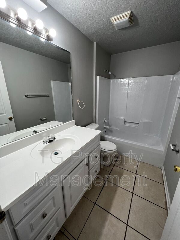 Building Photo - 7651 Bob O Link Rd