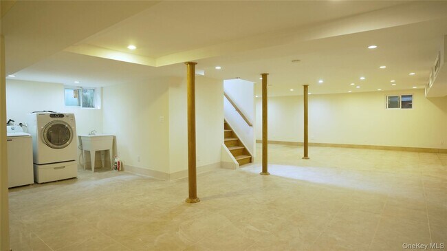 Building Photo - 72 Berkshire Rd