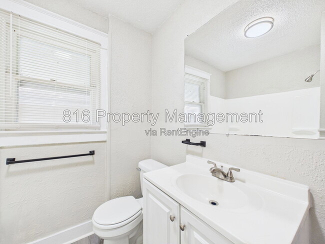 Building Photo - 3205 E 31st St