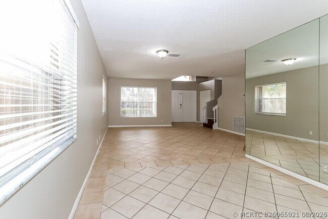 Building Photo - 10141 Aqua Vista Way