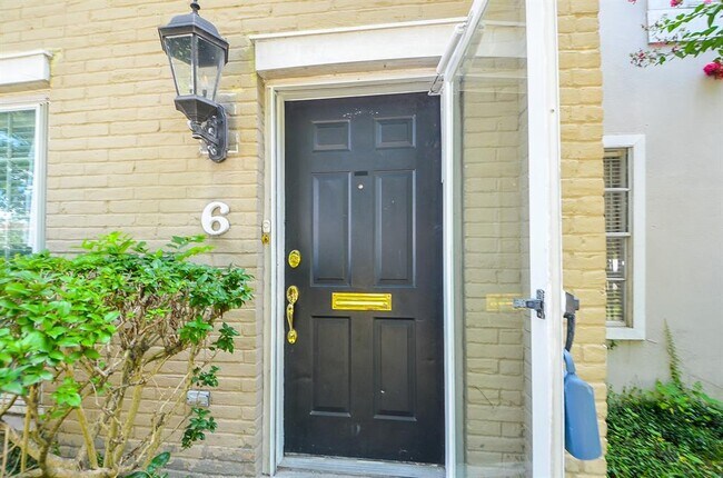 Building Photo - 940 Wycliffe Dr