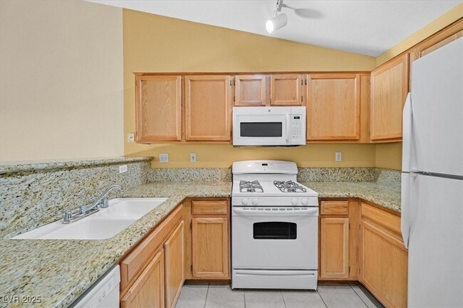 Building Photo - 137 Tapatio St