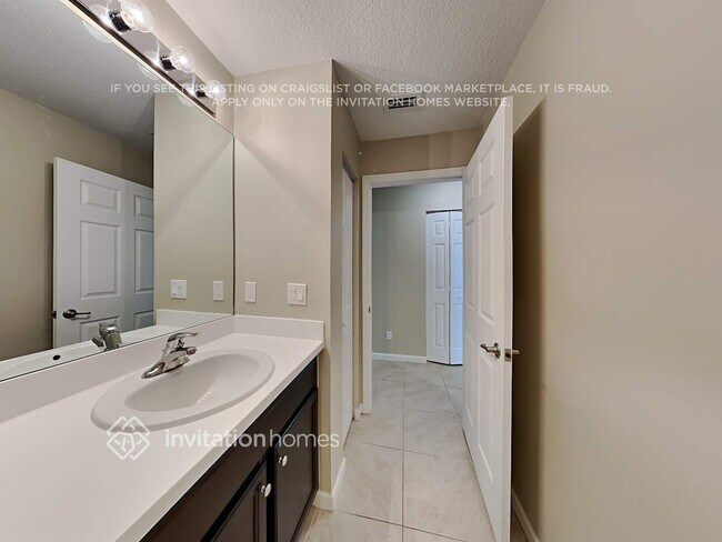 Building Photo - 4310 SW Darwin Blvd