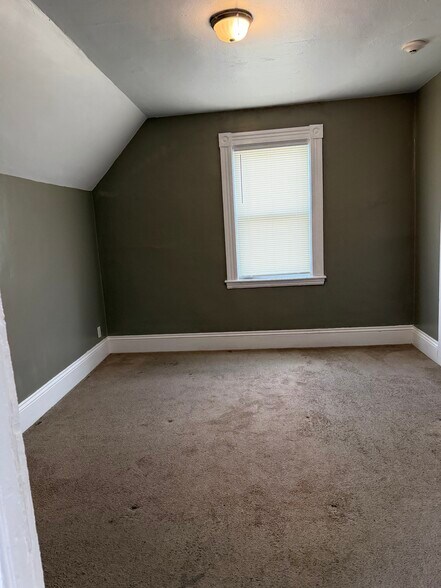 Building Photo - 10 Winsor St