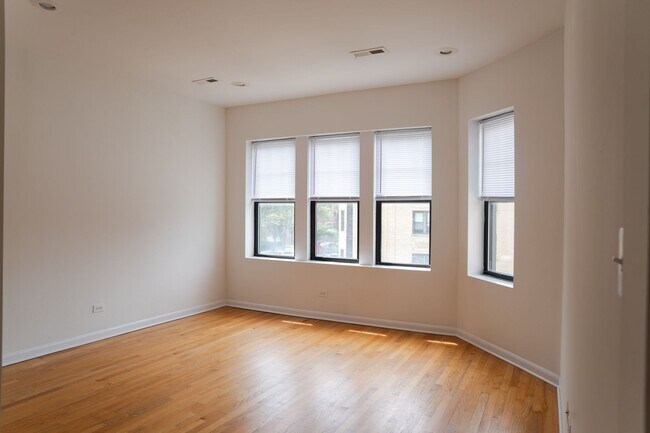 Building Photo - 2504 W Catalpa Ave