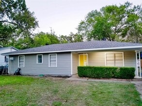 Building Photo - 510 Gilbert Rd