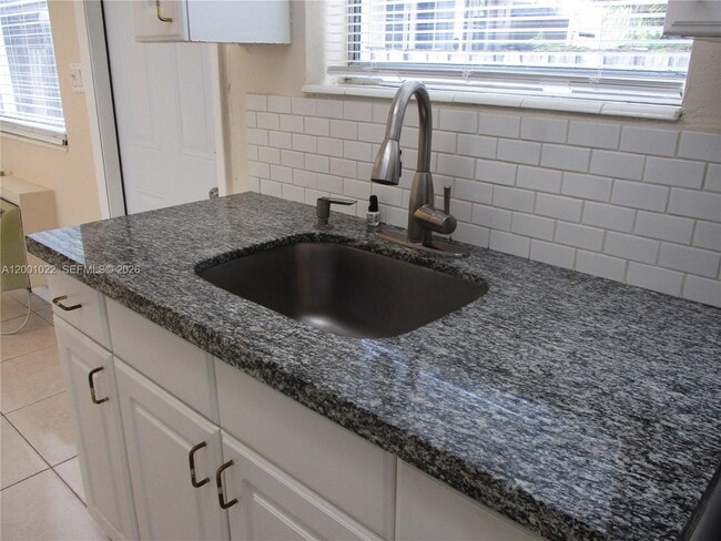 Building Photo - 1949 Taylor St