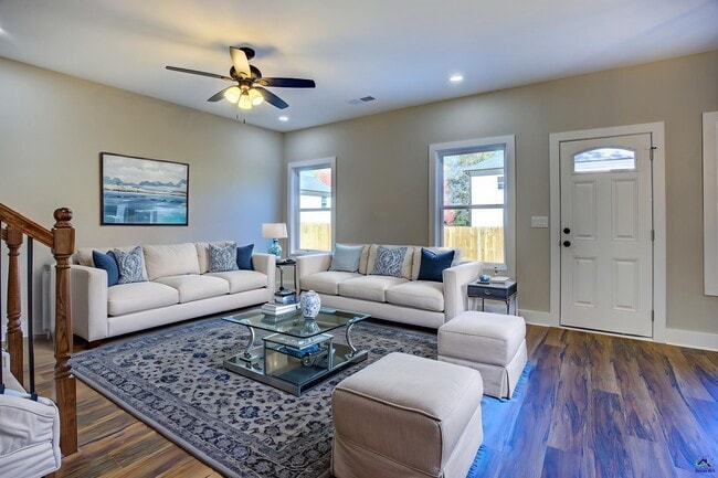 Building Photo - 523 E Chappell St