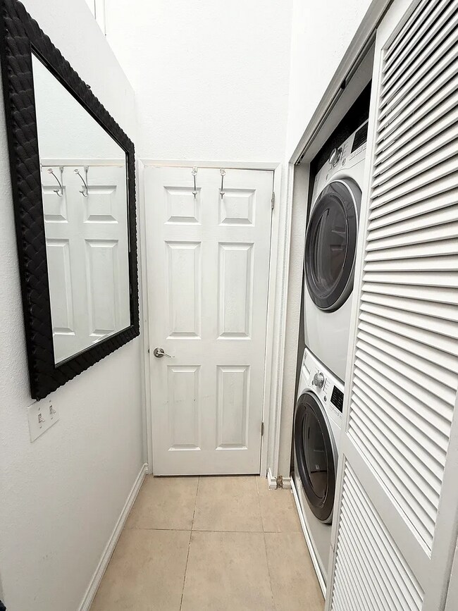 Building Photo - APT 203