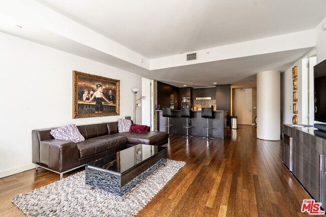 Building Photo - 6250 Hollywood Blvd