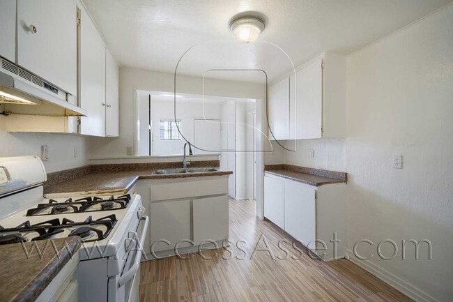 Building Photo - Charming Home in Historic Downtown Lake Elsinore!