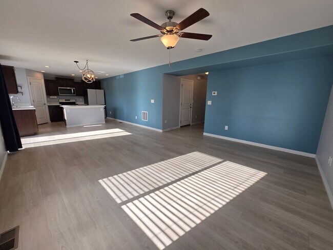 Building Photo - Gorgeous 4 Bed 3 bath Home In Lorson Ranch!!