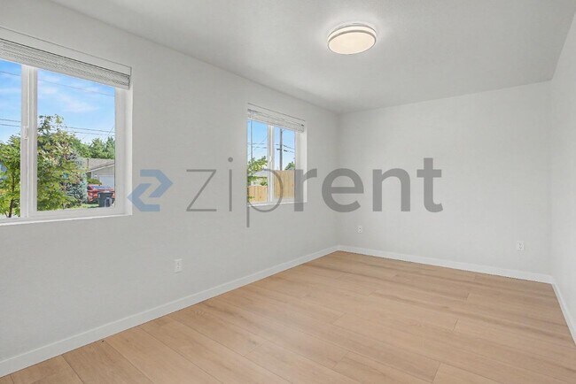 Building Photo - 4323 Arnold St NE