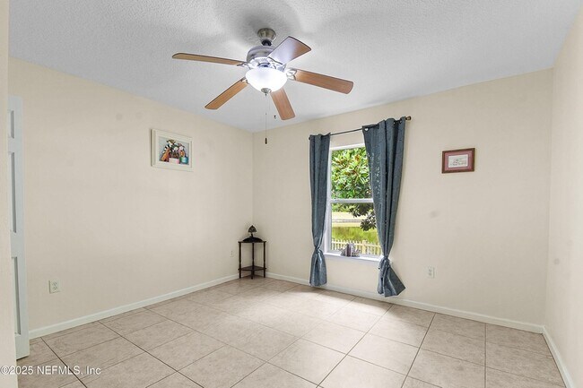 Building Photo - 237 N Hidden Tree Dr