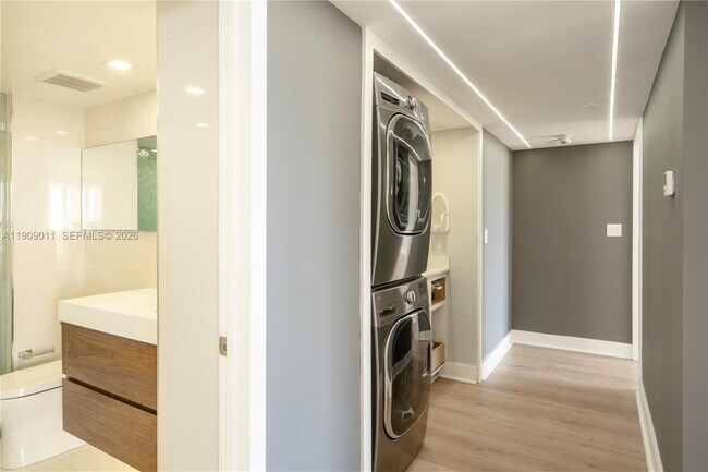 Building Photo - 4000 Towerside Terrace