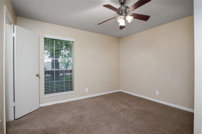 Building Photo - 13215 Lake Breeze Ln