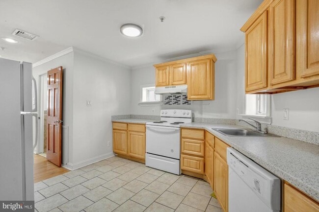 Building Photo - 2026 Ridge Ave