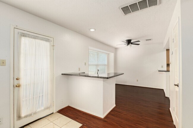 Building Photo - 3118 Kempwood Dr