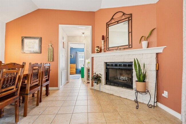 Building Photo - 308 Boulder Ridge Dr