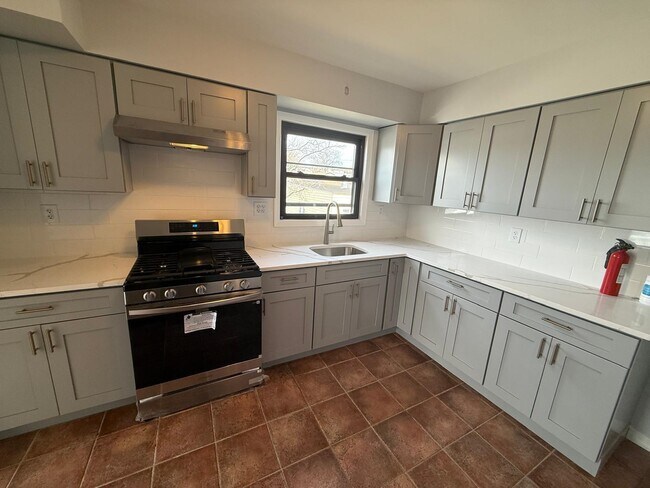 Building Photo - 4 Sayles St