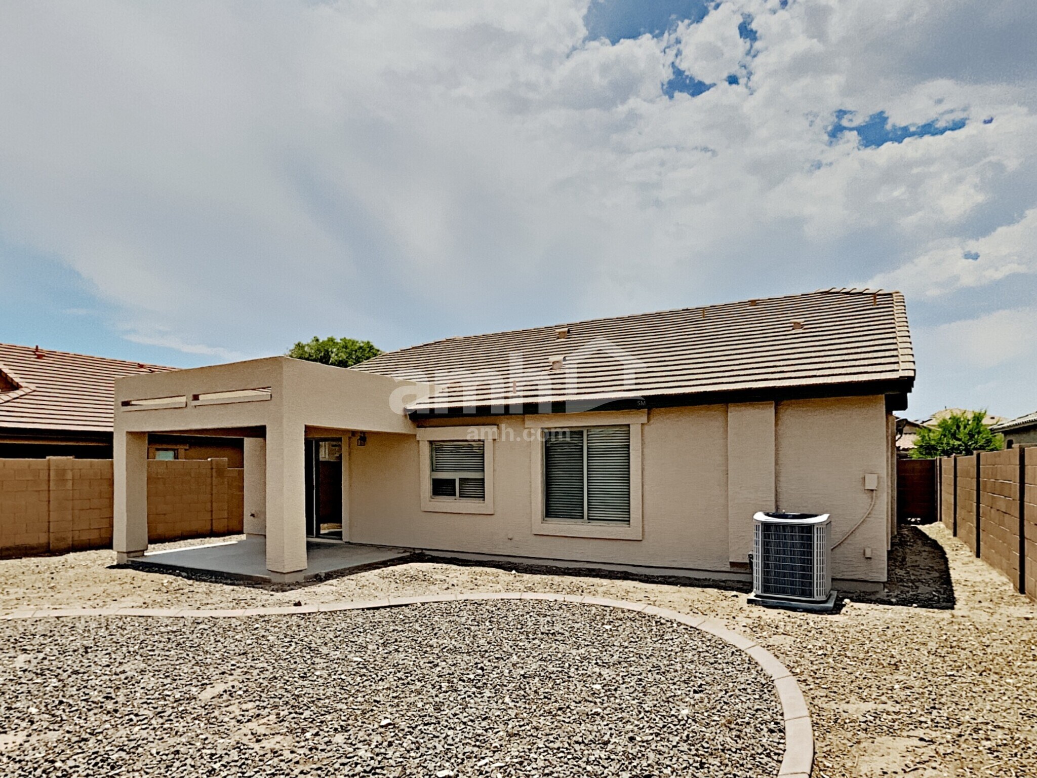 Building Photo - 17568 W Voltaire St