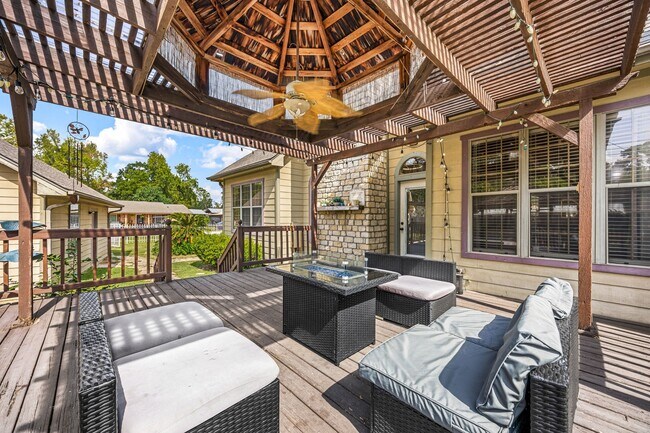 Building Photo - 21427 Tophill Dr